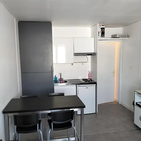 Avec Place De Parking * La Rochelle (Charente-Maritime)